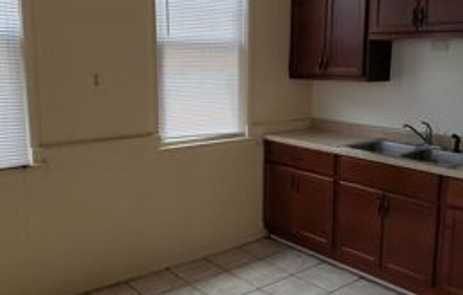 3 beds, 1 bath, $1,200