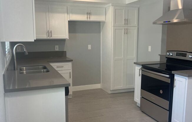 2 beds, 1 bath, $2,295, Unit 06