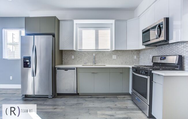 3 beds, 3 baths, 1,565 sqft, $3,600, Unit 11639 1/2 Burbank Blvd