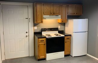 2 beds, 1 bath, $950, Unit 5593 W. State Road 46 (Apt C)