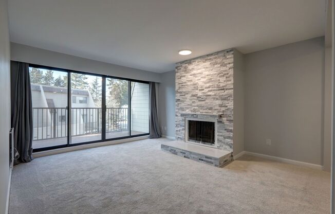 Beautiful Remodeled 2bd, 2ba condo in Amazing Redmond Location!