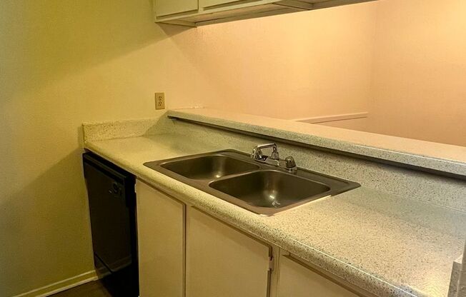 2 beds, 1 bath, 832 sqft, $1,150, Unit 506