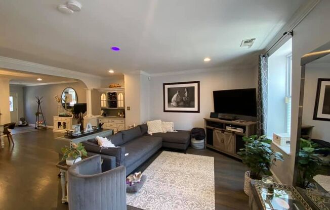 Lovely 3 Bedroom Townhouse in Southwest Waterfront!