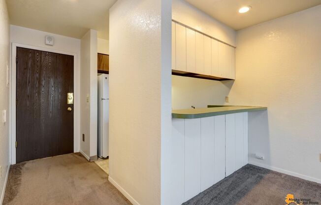 Studio, 1 bath, $995, Unit 211