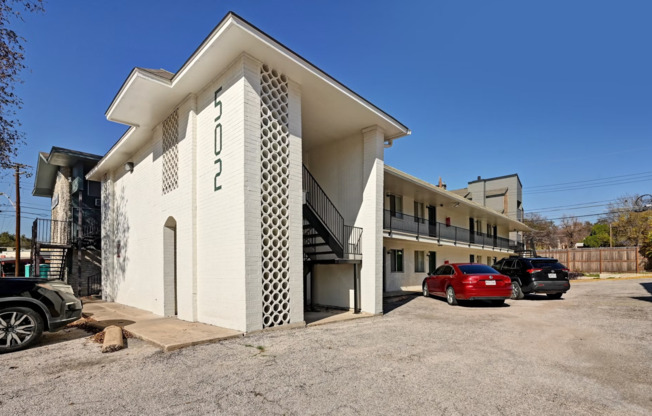 Studio, 1 bath, 400 sqft, $1,075