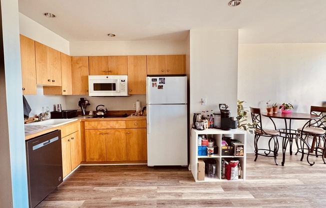 2 beds, 1 bath, 736 sqft, $3,700, Unit 6B