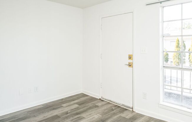 1 bed, 1 bath, 656 sqft, $895, Unit 8