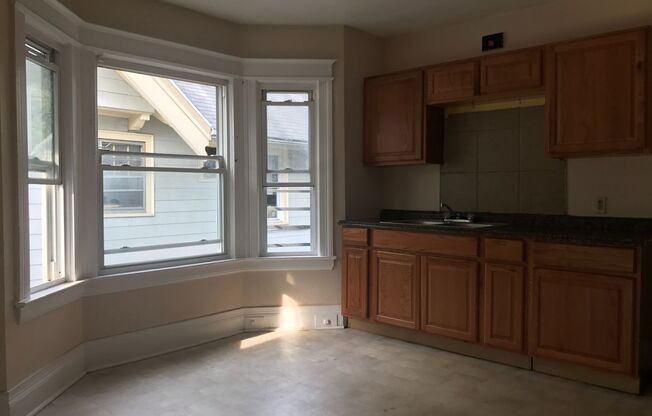 1 bed, 1 bath, $800, Unit 943 Dewey UP