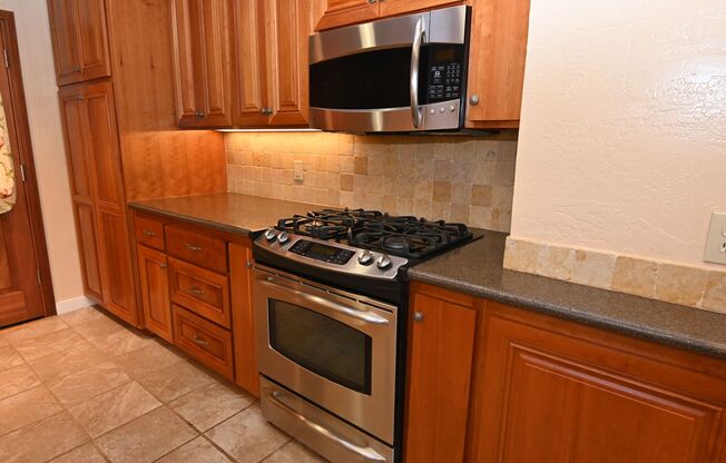 Charming home in Burbank Neighborhood- 3 bed/ 1 bath - 470 MacArthur Ave San Jose, CA 95128