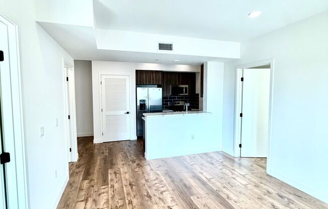 2 beds, 2 baths, 997 sqft, $4,200, Unit 402