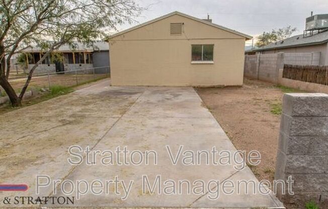 2747 E MOBILE LN
