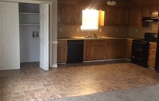 3 beds, 1 bath, $1,100