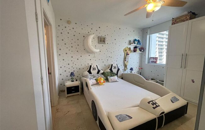 2 beds, 2 baths, 1,377 sqft, $4,800, Unit 1060 Brickell Ave # 25-01 (F10461036)