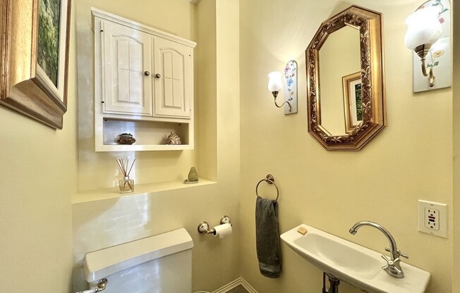 4 beds, 2.5 baths, 2,453 sqft, $5,600