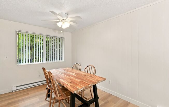 3 beds, 1 bath, 864 sqft, $1,895, Unit 15