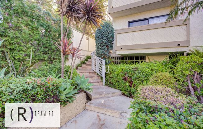 Gorgeous townhouse in a quiet 6-unit gated complex