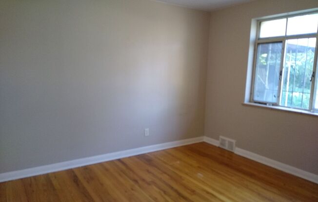 2 beds, 1 bath, $2,295