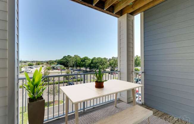 Outdoor Dining at Century Avenues Apartments, Florida, 33813