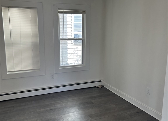 3 beds, 1 bath, $2,300, Unit 1