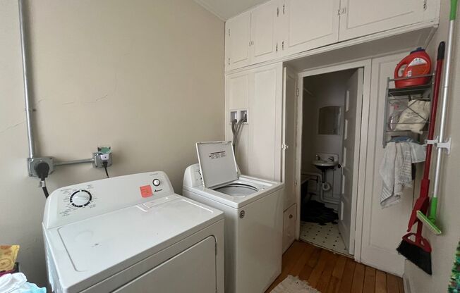 4 beds, 2 baths, $2,295, Unit 10