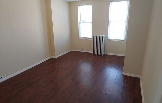 3 beds, 1 bath, $1,300