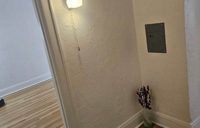 Studio, 1 bath, 337 sqft, $1,100, Unit 22