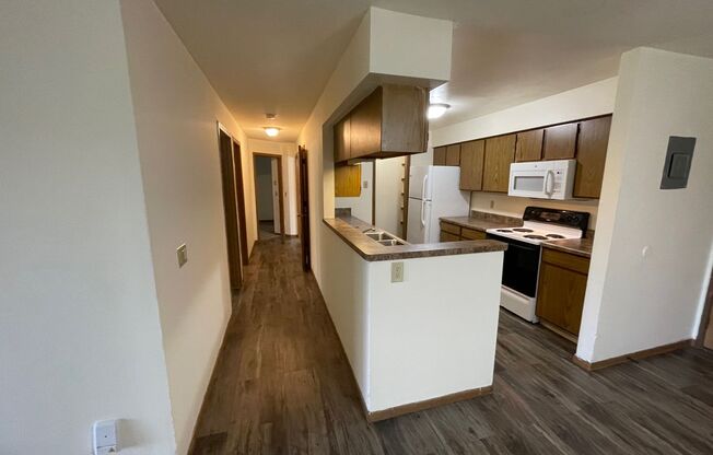 3 beds, 1 bath, 1,040 sqft, $1,800, Unit 3172-104