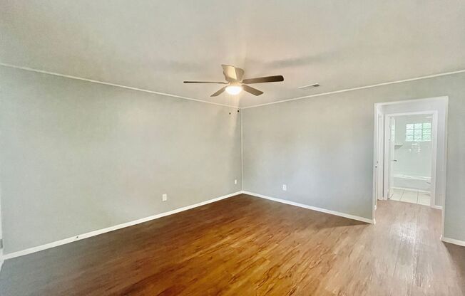 2 beds, 1 bath, 750 sqft, $775, Unit 23