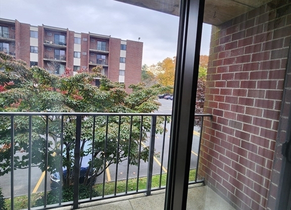 2 beds, 2 baths, 940 sqft, $2,750, Unit 202