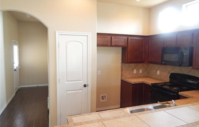 Beautiful 3 Bedroom Luxury Townhome, Kyle, Texas!