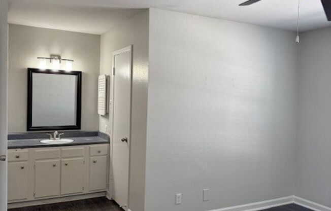 3 beds, 2 baths, 1,256 sqft, $1,500, Unit 09-0902