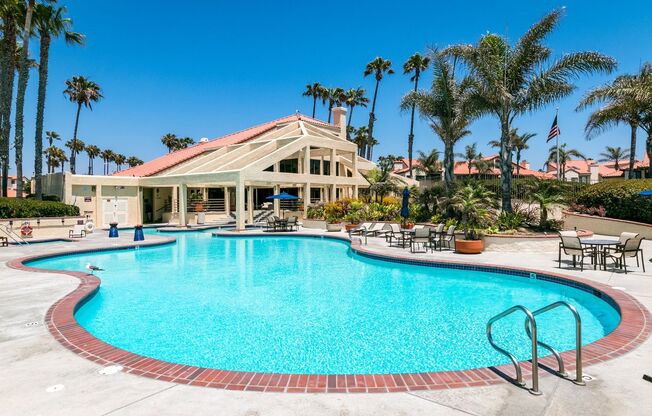 Oxnard | The Colony | 2 Bed + 2 Bath Condo | Gated Community | Martinique Ln