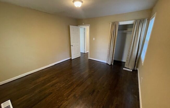 3 beds, 1 bath, $895