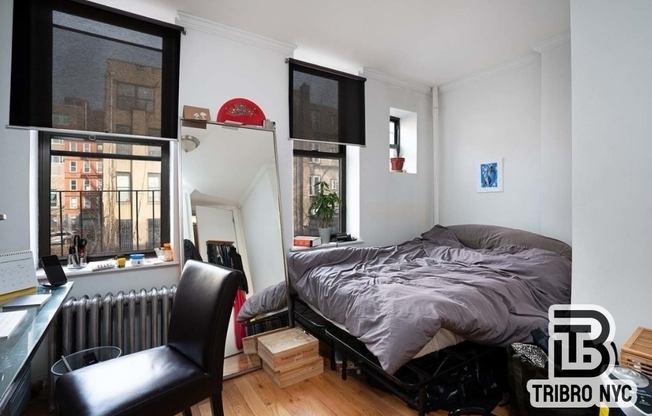 307 E 104 ST