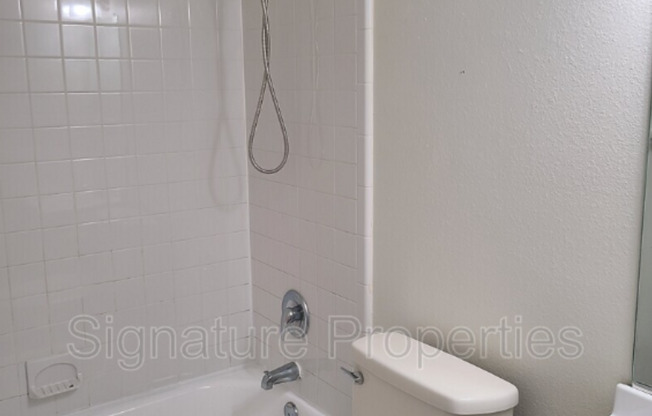 2 beds, 1 bath, $1,200