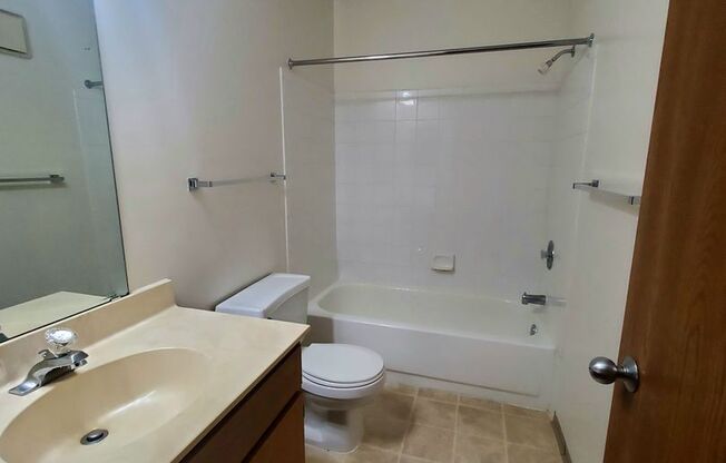 2 beds, 2 baths, 1,014 sqft, $1,380, Unit 1471-204