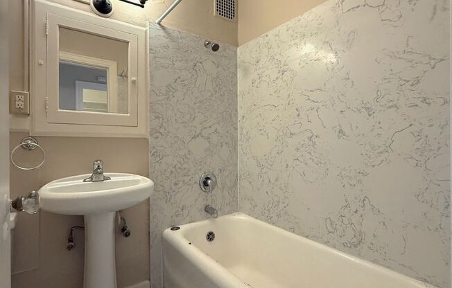 Studio, 1 bath, 460 sqft, $1,425, Unit 105