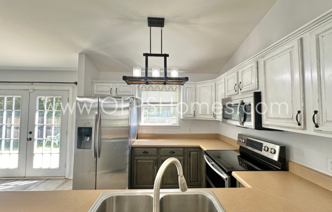 3 beds, 2 baths, $2,200