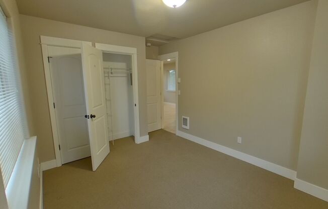 2 beds, 1 bath, $1,600, Unit 5