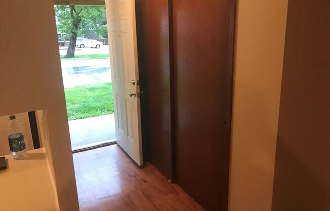 2 beds, 1 bath, $895, Unit #2