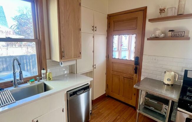 Fully Furnished, Large 3 Bedroom Home!