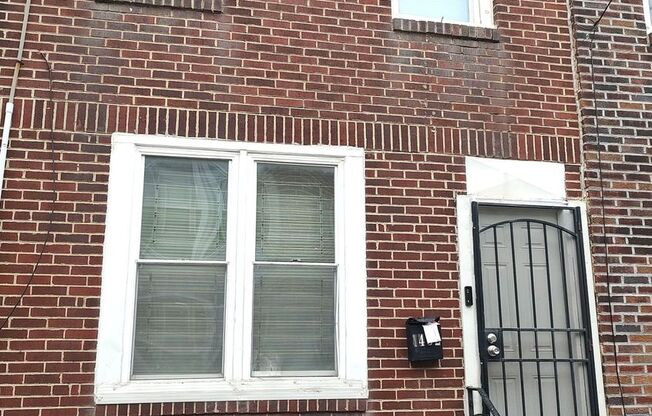 Stunning 2-Bedroom Townhouse in Point Breeze! Available NOW!