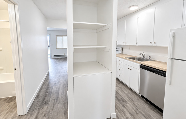 1 bed, 1 bath, 632 sqft, $1,450, Unit 27