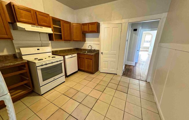 2 beds, 1 bath, $1,250