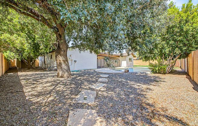 Great Tempe Home with Diving Pool*POOL & LANDSCAPING SERVICES INCLUDED IN RENT