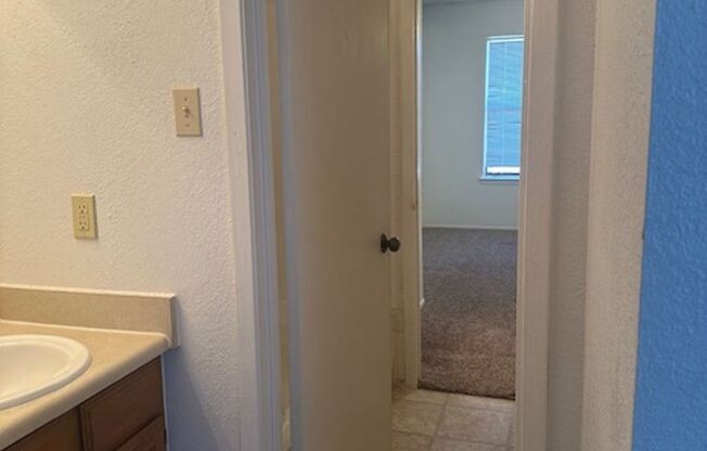 2 beds, 1.5 baths, 1,048 sqft, $880, Unit 0806