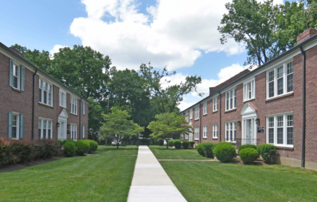 Avenue Willows 2 bed-1 bath with W/D included!