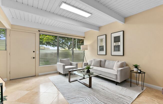 Kahala Tropic Gardens 2 bed 1.5 bath Fully Remodeled Garden Condo