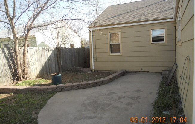 3 beds, 2 baths, $750