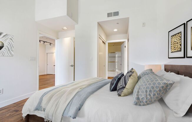 1 bed, 1 bath, 604 sqft, $2,950, Unit 416 P